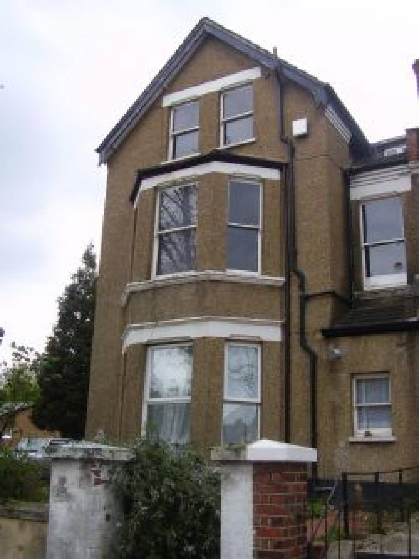 			3 Bedroom, 1 bath, 1 reception Flat			 Minster Road, WEST HAMPSTEAD NW2 NW2